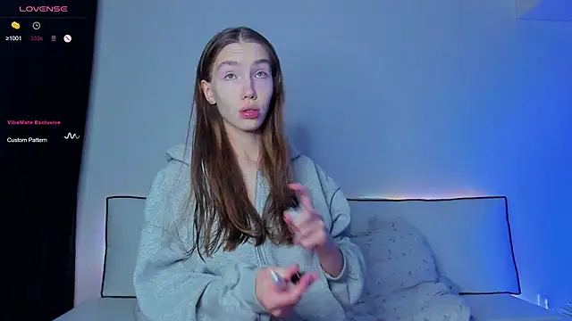 Snapshot of haileyishere chatting on 12.26.24 haileyishere online show from 12.26.24