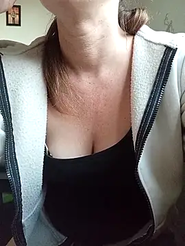 Snapshot of Ladyluder88 chatting on 09.19.25 Ladyluder88 online show from 09.19.25