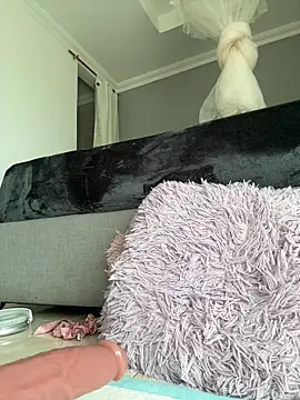 Snapshot of emiss_ chatting on 01.15.25 emiss online show from 01.15.25