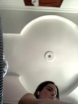 Snapshot of emiss_ chatting on 10.21.25 emiss online show from 10.21.25