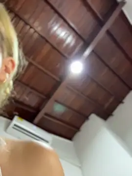 Snapshot of emiss_ chatting on 12.14.25 emiss online show from 12.14.25