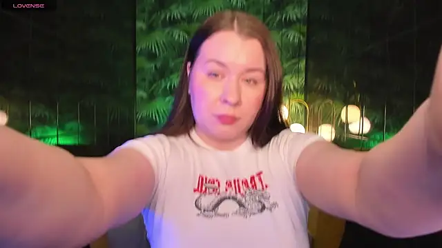 Snapshot of ShedarBrooks chatting on 12.23.24 ShedarBrooks online show from 12.23.24