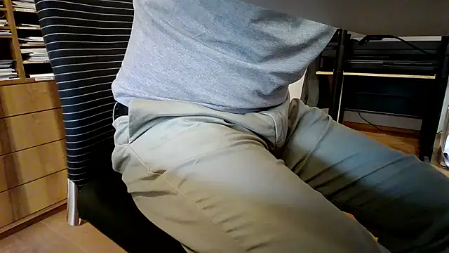 Snapshot of 10_1992 chatting on 09.11.25 10 1992 online show from 09.11.25