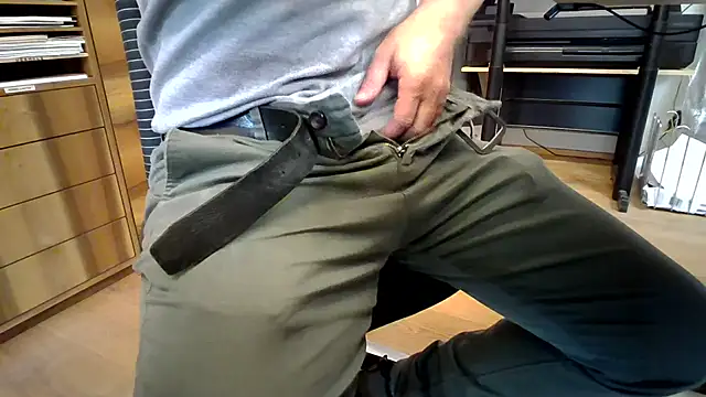 Snapshot of 10_1992 chatting on 09.22.25 10 1992 online show from 09.22.25