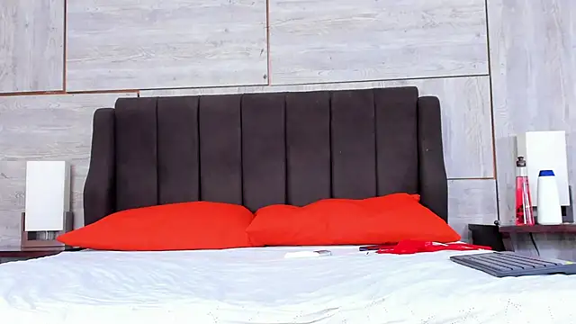 Lynn Jones online show from 01.12.25