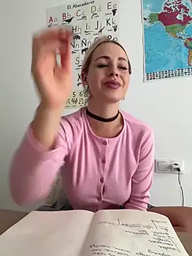 Snapshot of streetdoll chatting on 02.07.25 streetdoll online show from 02.07.25