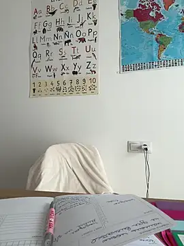 Snapshot of streetdoll chatting on 02.21.25 streetdoll online show from 02.21.25