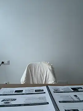 Snapshot of streetdoll chatting on 09.30.25 streetdoll online show from 09.30.25