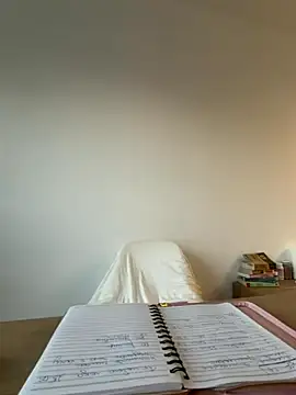 Snapshot of streetdoll chatting on 10.11.25 streetdoll online show from 10.11.25