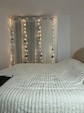 Snapshot of streetdoll chatting on 11.16.25 streetdoll online show from 11.16.25