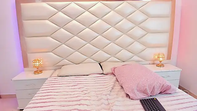 Snapshot of samanthaevans4 chatting on 03.07.25 samanthaevans4 online show from 03.07.25