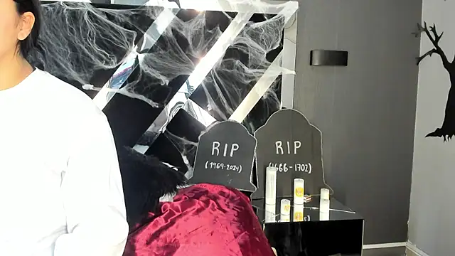 Snapshot of PaulinaDuarte chatting on 10.30.25 PaulinaDuarte online show from 10.30.25