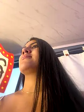 Snapshot of PaulinaDuarte chatting on 11.03.25 PaulinaDuarte online show from 11.03.25