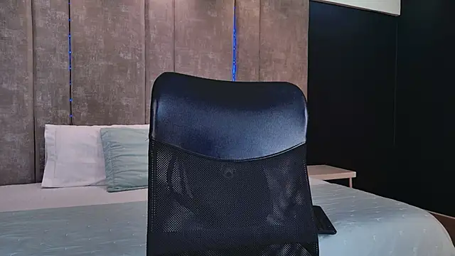 Snapshot of PaulinaDuarte chatting on 11.06.25 PaulinaDuarte online show from 11.06.25