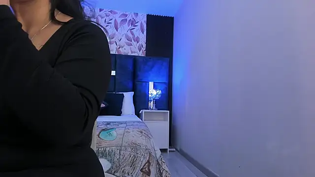 Snapshot of PaulinaDuarte chatting on 11.07.25 PaulinaDuarte online show from 11.07.25