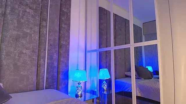 Snapshot of PaulinaDuarte chatting on 11.08.25 PaulinaDuarte online show from 11.08.25