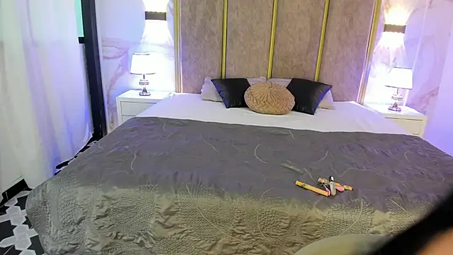 Snapshot of PaulinaDuarte chatting on 11.10.25 PaulinaDuarte online show from 11.10.25