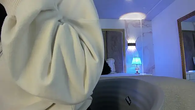 Snapshot of PaulinaDuarte chatting on 11.29.25 PaulinaDuarte online show from 11.29.25