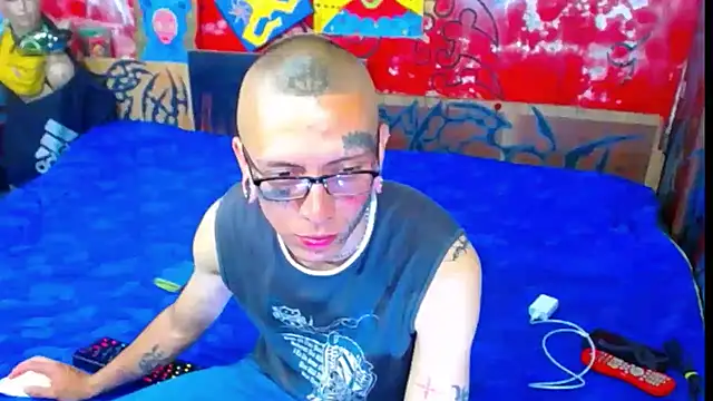 Snapshot of deivid_estrada chatting on 11.10.25 deivid estrada online show from 11.10.25