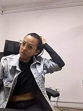 Snapshot of dalilla_macherano chatting on 03.12.25 dalilla macherano online show from 03.12.25