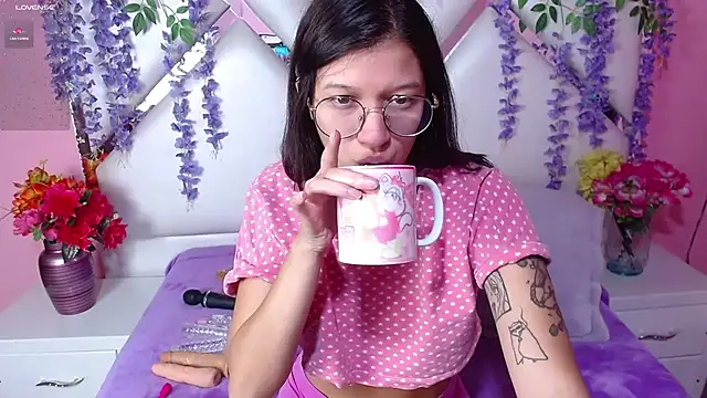 Snapshot of Perla_Skinnyy chatting on 12.10.24 Perla Skinnyy online show from 12.10.24