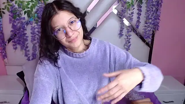 Snapshot of Perla_Skinnyy chatting on 12.21.24 Perla Skinnyy online show from 12.21.24