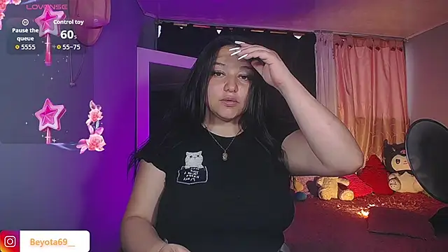 Snapshot of Kym_Owens chatting on 10.26.25 Kym Owens online show from 10.26.25