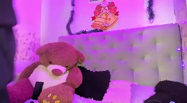 Snapshot of Emma-Wilson chatting on 12.18.24 Emma-Wilson online show from 12.18.24