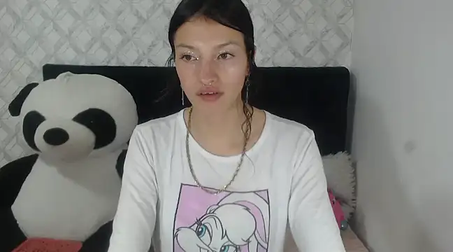 Snapshot of Emma-Wilson chatting on 02.25.25 Emma-Wilson online show from 02.25.25
