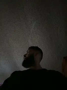 Snapshot of bigdickgio6923 chatting on 01.22.25 bigdickgio6923 online show from 01.22.25