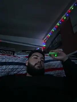 Snapshot of bigdickgio6923 chatting on 01.22.25 bigdickgio6923 online show from 01.22.25