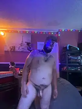 Snapshot of bigdickgio6923 chatting on 09.24.25 bigdickgio6923 online show from 09.24.25