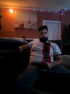 Snapshot of bigdickgio6923 chatting on 11.05.25 bigdickgio6923 online show from 11.05.25