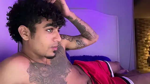 Snapshot of dominic_brandd23 chatting on 11.17.25 dominic brandd23 online show from 11.17.25