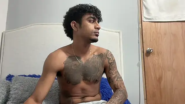 Snapshot of dominic_brandd23 chatting on 11.21.25 dominic brandd23 online show from 11.21.25