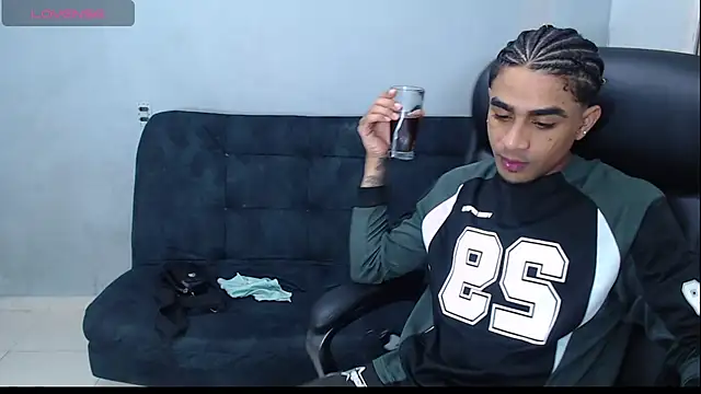 Snapshot of dominic_brandd23 chatting on 12.01.25 dominic brandd23 online show from 12.01.25