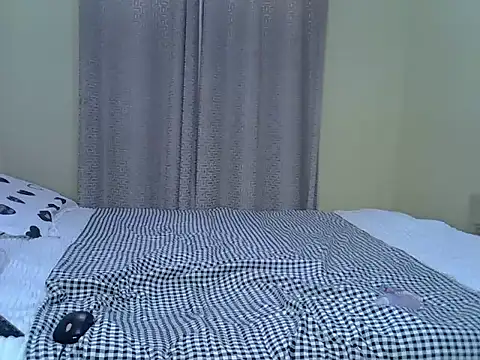 Snapshot of sweet_love002 chatting on 12.03.25 sweet love002 online show from 12.03.25