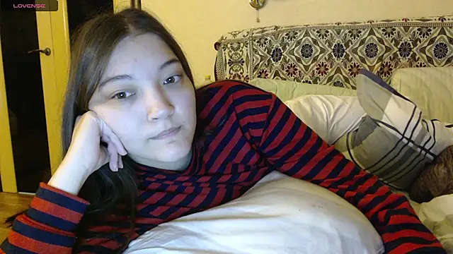 Snapshot of AlisaDevis chatting on 10.19.25 AlisaDevis online show from 10.19.25