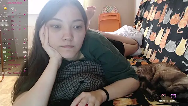 Snapshot of AlisaDevis chatting on 11.15.25 AlisaDevis online show from 11.15.25