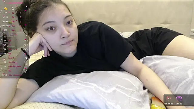 Snapshot of AlisaDevis chatting on 11.30.25 AlisaDevis online show from 11.30.25