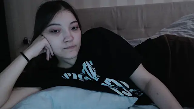 Snapshot of AlisaDevis chatting on 12.14.25 AlisaDevis online show from 12.14.25