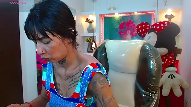 lorenapinto online show from 10.29.25