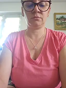 Snapshot of KristenVega chatting on 06.19.26 KristenVega online show from 06.19.26