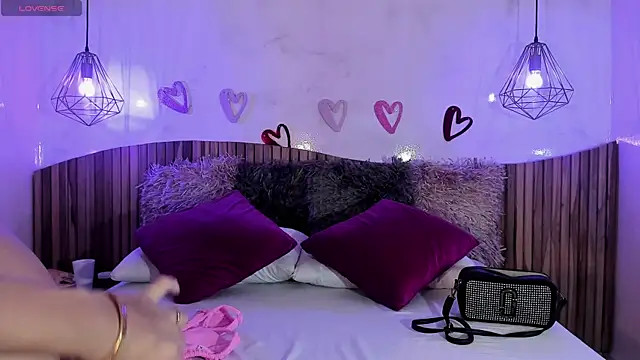 Ninakravis online show from 02.19.25