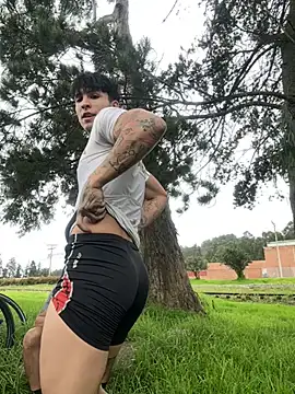 Snapshot of _Tomy08calderon chatting on 12.21.24  Tomy08calderon online show from 12.21.24