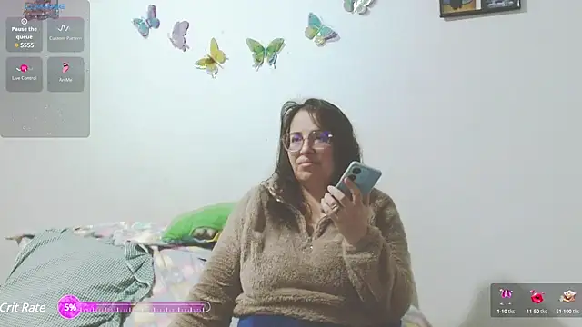 Snapshot of honeyhot_paty chatting on 01.24.25 honeyhot paty online show from 01.24.25