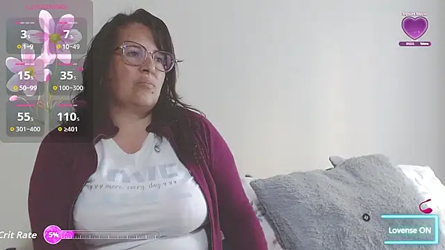 Snapshot of honeyhot_paty chatting on 09.13.25 honeyhot paty online show from 09.13.25