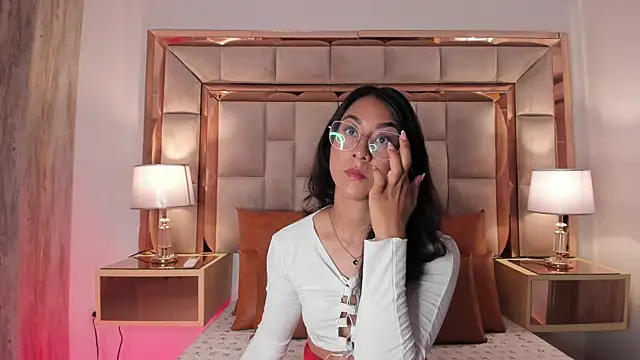 DaraBeckett online show from 01.20.25