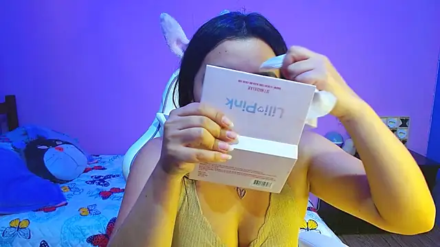 Snapshot of Isa-Jones chatting on 10.11.25 Isa-Jones online show from 10.11.25