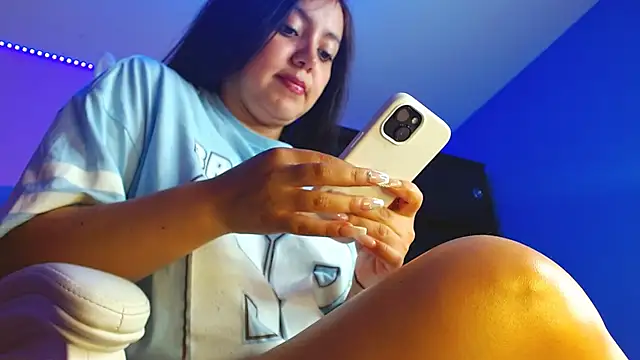 Snapshot of Isa-Jones chatting on 12.05.25 Isa-Jones online show from 12.05.25